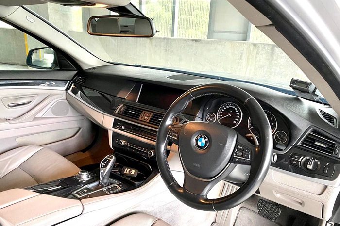 2013 – BMW 520I 2.0 AT SILVER – SLW6489R full
